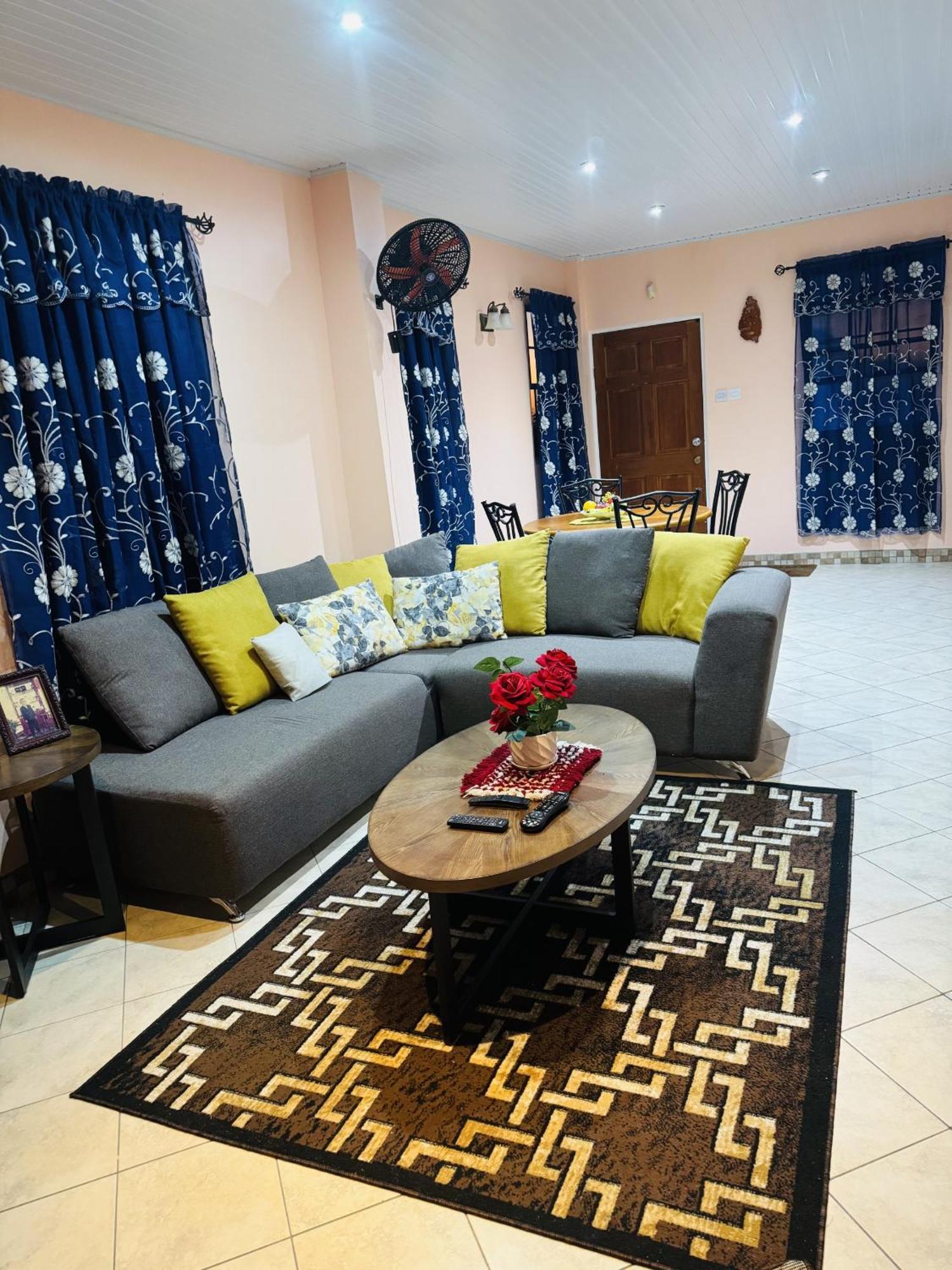 Anne Marie Villas كاسترايْزْ المظهر الخارجي الصورة